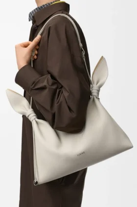Mittlere Scarf Bag aus glattem Kalbsleder