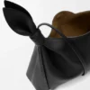 Mittlere Scarf Bag aus glattem Kalbsleder Mittlere Scarf Bag aus glattem Kalbsleder