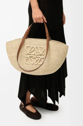 Mittlerer „Eclipse“-Korb aus Raffia und Kalbsleder