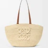 Mittlerer „Eclipse“-Korb aus Raffia und Kalbsleder Mittlerer „Eclipse“-Korb aus Raffia und Kalbsleder