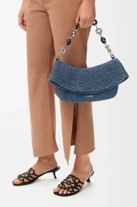 Ola-Tasche in mittlerer Größe aus Häkelstoff