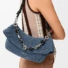 Ola-Tasche in mittlerer Größe aus Häkelstoff Ola-Tasche in mittlerer Größe aus Häkelstoff