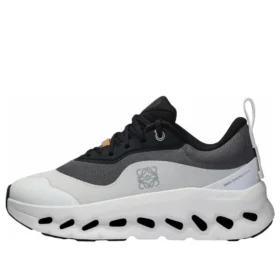 On Running X Loewe Cloudtilt 2 „Schwarz-Weiß“ 3We10873509