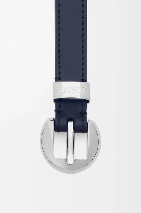 Pebble-Gürtel aus glattem Kalbsleder Pebble-Gürtel aus glattem Kalbsleder
