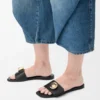 Pebble-Slide aus weichem Kalbsleder Pebble-Slide aus weichem Kalbsleder