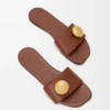 Pebble-Slide aus weichem Kalbsleder Pebble-Slide aus weichem Kalbsleder