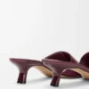 Pebble-Slide aus weichem Kalbsleder Pebble-Slide aus weichem Kalbsleder