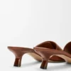 Pebble-Slide aus weichem Kalbsleder Pebble-Slide aus weichem Kalbsleder