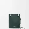 Pebble-Tasche aus glattem Kalbsleder Pebble-Tasche aus glattem Kalbsleder