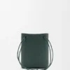 Pebble-Tasche aus glattem Kalbsleder Pebble-Tasche aus glattem Kalbsleder