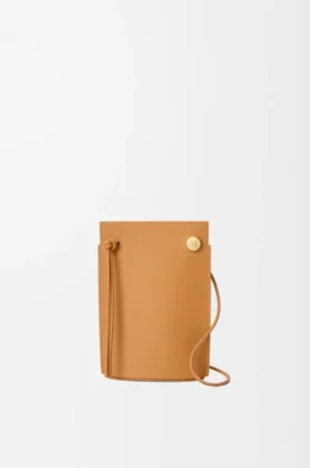 Pebble-Würfel-Tasche aus klassischem Kalbsleder