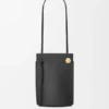Pebble-Würfel-Tasche aus klassischem Kalbsleder Pebble-Würfel-Tasche aus klassischem Kalbsleder
