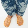 „Petal Anagram“-Pantolette aus besticktem Canvas „Petal Anagram“-Pantolette aus besticktem Canvas