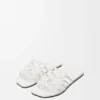 „Petal Anagram“-Pantolette aus Kalbsleder „Petal Anagram“-Pantolette aus Kalbsleder