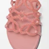 „Petal Anagram“-Pantolette aus mit Strasssteinen verziertem Wildleder „Petal Anagram“-Pantolette aus mit Strasssteinen verziertem Wildleder