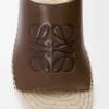 „Petal“ Espadrille-Plateauslipper aus pflanzlich gegerbtem Kalbsleder „Petal“ Espadrille-Plateauslipper aus pflanzlich gegerbtem Kalbsleder