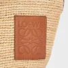 Pochette-Tasche „Slit“ aus Raffia und Kalbsleder Pochette-Tasche „Slit“ aus Raffia und Kalbsleder