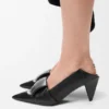 Pumps mit Origami-Lasche aus Lammleder Pumps mit Origami-Lasche aus Lammleder