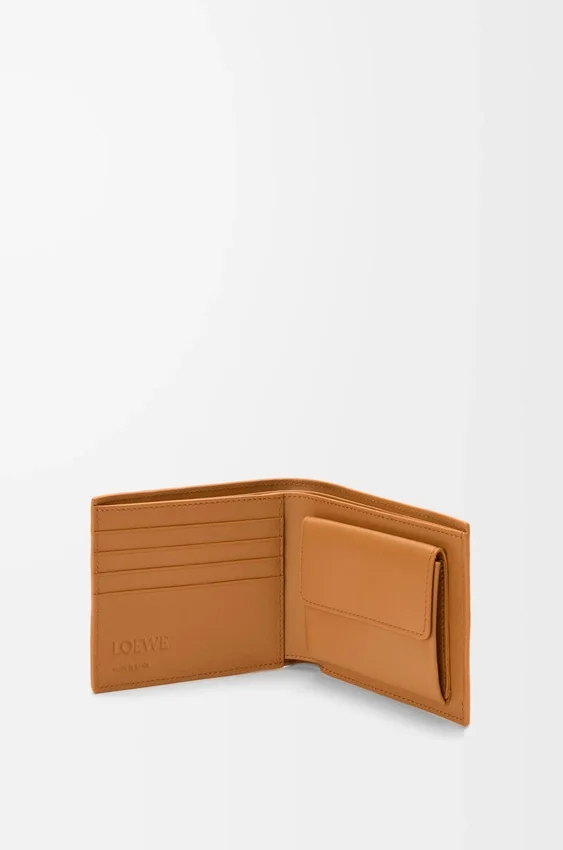 Puzzle-Portemonnaie mit zwei Fächern aus geschmeidigem, genarbtem Kalbsleder Puzzle-Portemonnaie mit zwei Fächern aus geschmeidigem, genarbtem Kalbsleder