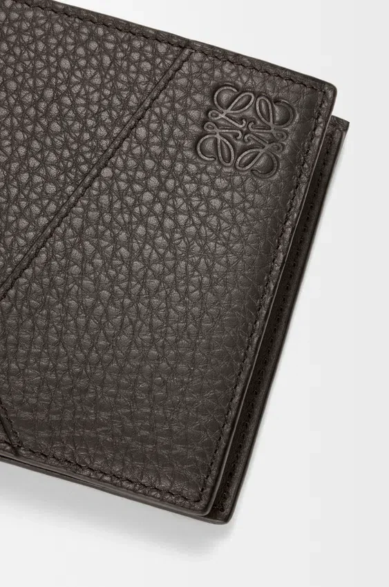 Puzzle-Portemonnaie mit zwei Fächern aus geschmeidigem, genarbtem Kalbsleder Puzzle-Portemonnaie mit zwei Fächern aus geschmeidigem, genarbtem Kalbsleder