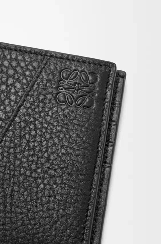 Puzzle-Portemonnaie mit zwei Fächern aus geschmeidigem, genarbtem Kalbsleder Puzzle-Portemonnaie mit zwei Fächern aus geschmeidigem, genarbtem Kalbsleder