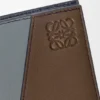Puzzle-Portemonnaie zum Aufklappen aus klassischem Kalbsleder Puzzle-Portemonnaie zum Aufklappen aus klassischem Kalbsleder