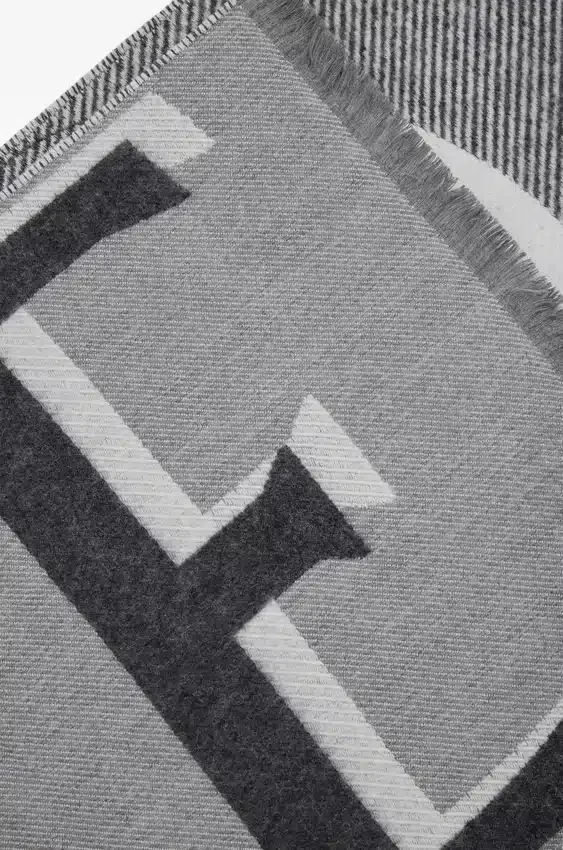 Schal aus Wolle und Kaschmir Schal aus Wolle und Kaschmir