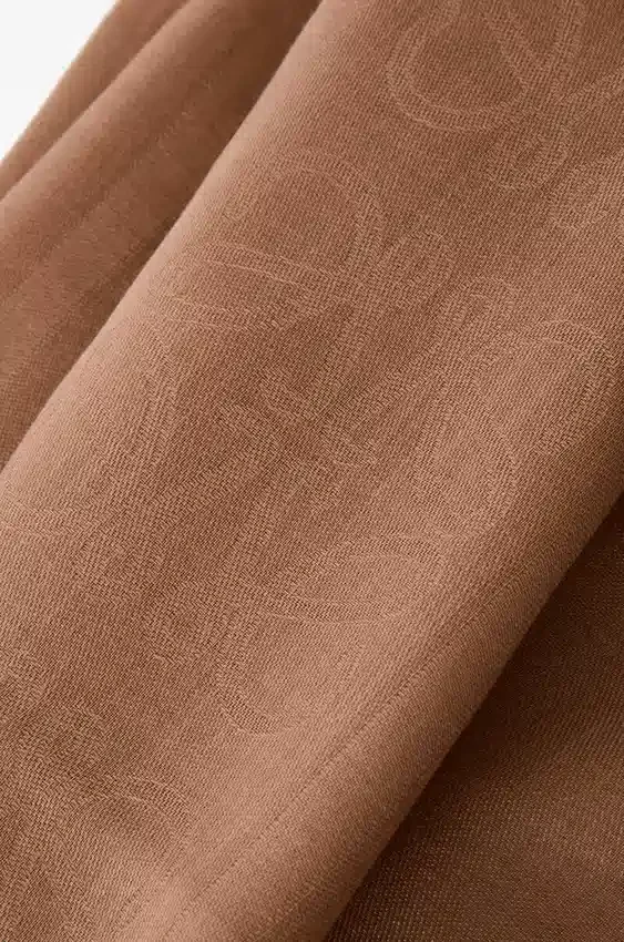 Schal aus Wolle und Seide Schal aus Wolle und Seide