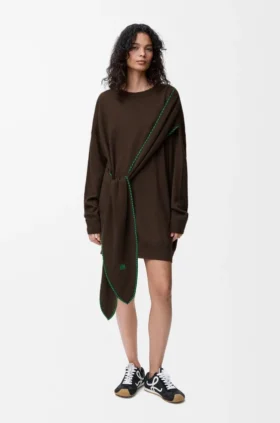 Schal-Kleid aus Wolle Schal-Kleid aus Wolle