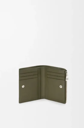 Schlankes, kompaktes Portemonnaie aus weichem, genarbtem Kalbsleder Schlankes, kompaktes Portemonnaie aus weichem, genarbtem Kalbsleder