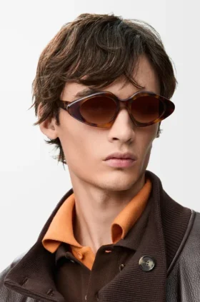 Schmale Sonnenbrille in Dreiecksform Schmale Sonnenbrille in Dreiecksform
