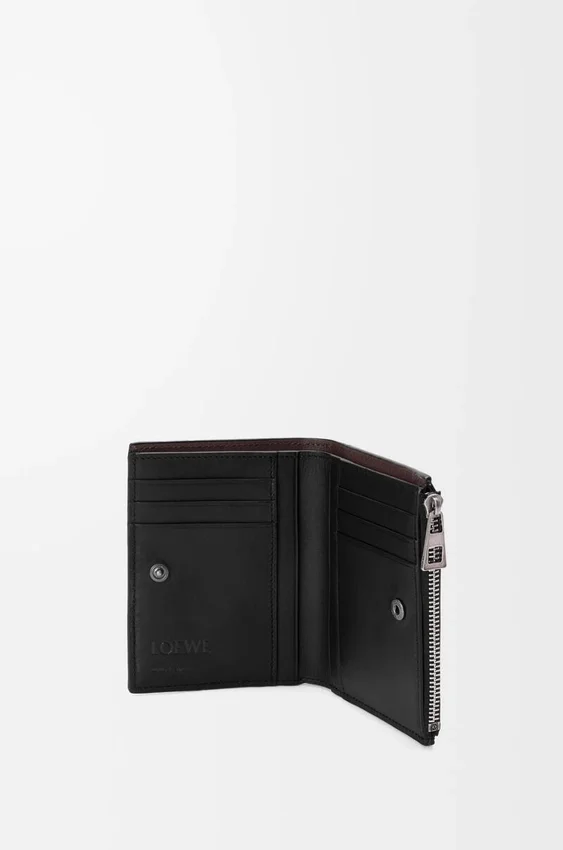 Switch Slim Compact Portemonnaie aus geschmeidigem genarbtem Kalbsleder und Wildleder Switch Slim Compact Portemonnaie aus geschmeidigem genarbtem Kalbsleder und Wildleder