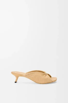 Weiche Pantolette mit „Pebble“-Design aus Stoff in Raffia-Optik