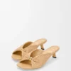 Weiche Pantolette mit „Pebble“-Design aus Stoff in Raffia-Optik Weiche Pantolette mit „Pebble“-Design aus Stoff in Raffia-Optik