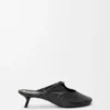 Weiche „Pebble“-Pantolette aus Nappa-Lammleder Weiche „Pebble“-Pantolette aus Nappa-Lammleder