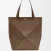 XL Puzzle Fold Tote aus glänzendem Kalbsleder XL Puzzle Fold Tote aus glänzendem Kalbsleder