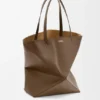 XL Puzzle Fold Tote aus glänzendem Kalbsleder XL Puzzle Fold Tote aus glänzendem Kalbsleder