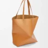 XL Puzzle Fold Tote aus glänzendem Kalbsleder XL Puzzle Fold Tote aus glänzendem Kalbsleder