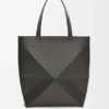 XL Puzzle Fold Tote aus glänzendem Kalbsleder XL Puzzle Fold Tote aus glänzendem Kalbsleder
