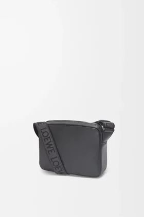 XS Military Messenger Bag aus geschmeidigem, glattem Kalbsleder und Jacquard