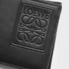 Zweifach gefaltetes Portemonnaie aus satiniertem Kalbsleder Zweifach gefaltetes Portemonnaie aus satiniertem Kalbsleder