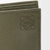 Zweifach gefaltetes Portemonnaie aus weichem, genarbtem Kalbsleder Zweifach gefaltetes Portemonnaie aus weichem, genarbtem Kalbsleder